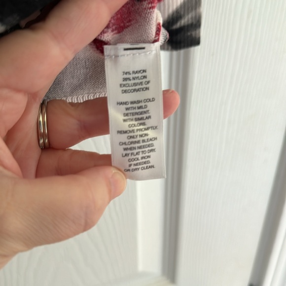 White House Black Market Medium floral cardigan - Picture 6 of 7